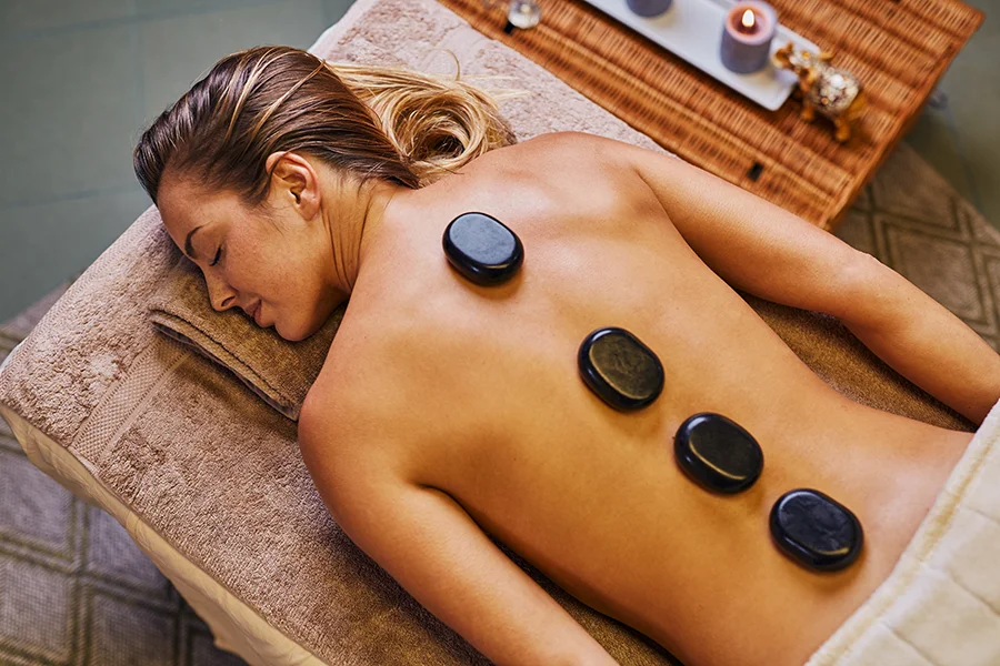 Hot stone massage massagesalon Mari-sage Nieuwegein